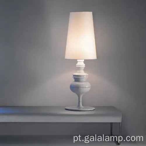 Lâmpada de mesa sem fio de metal de ouro elegante para o quarto